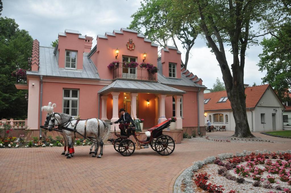 Willa Różana Naleczow Exterior foto