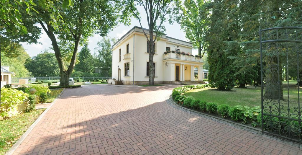 Willa Różana Naleczow Exterior foto