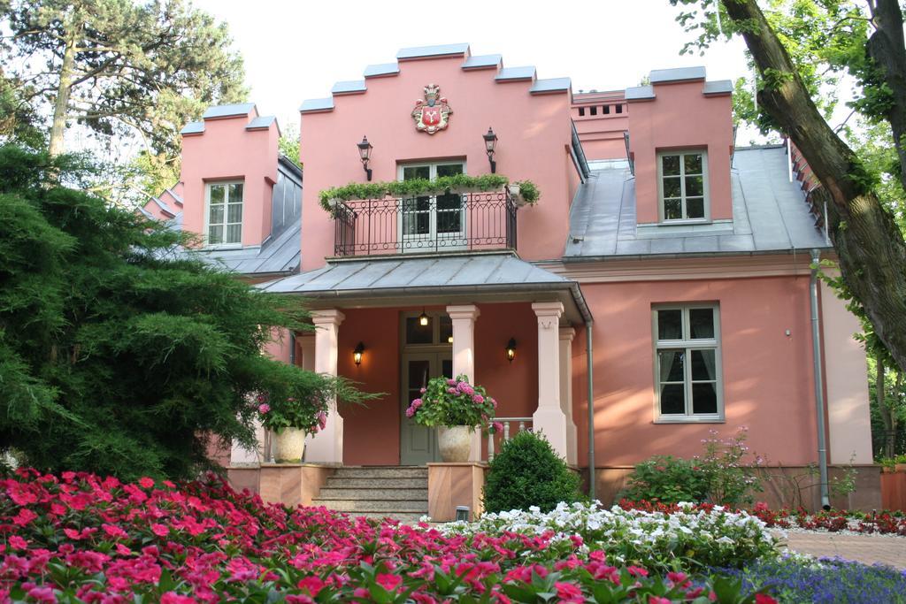 Willa Różana Naleczow Exterior foto